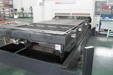 レーザー加工機(マザック製)